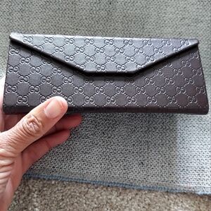 Gucci Dark Brown Logo Leather Eye Wear Case With Cleaning Cloth NWOT